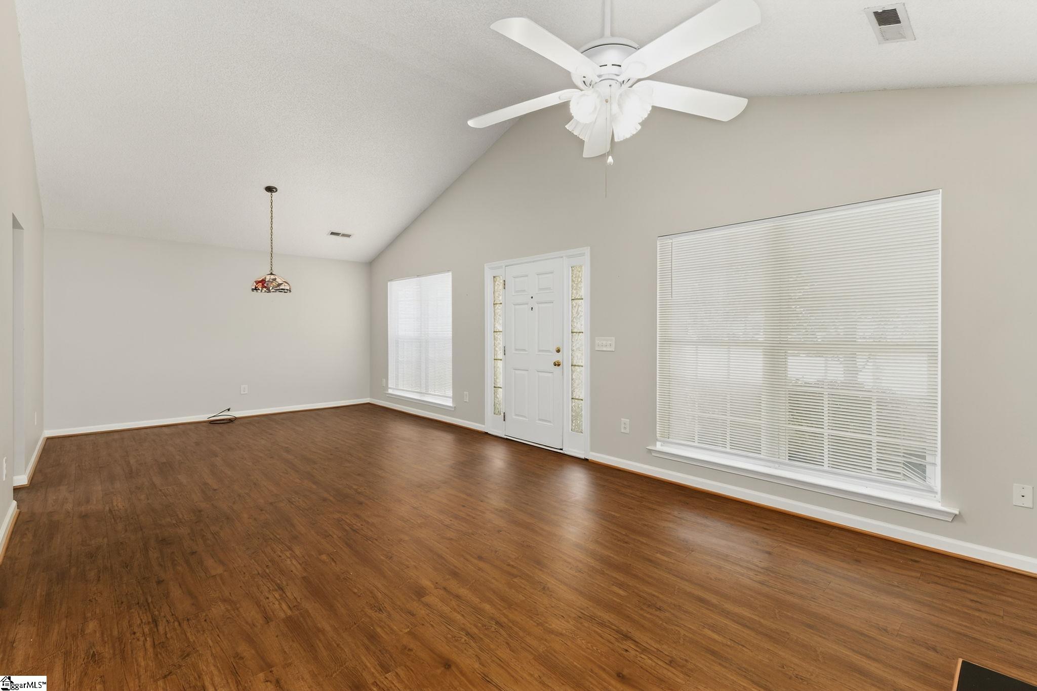 Greenville, South Carolina 29617, United States, 3 Bedrooms Bedrooms, ,2 BathroomsBathrooms,Residential,Contingent,194756