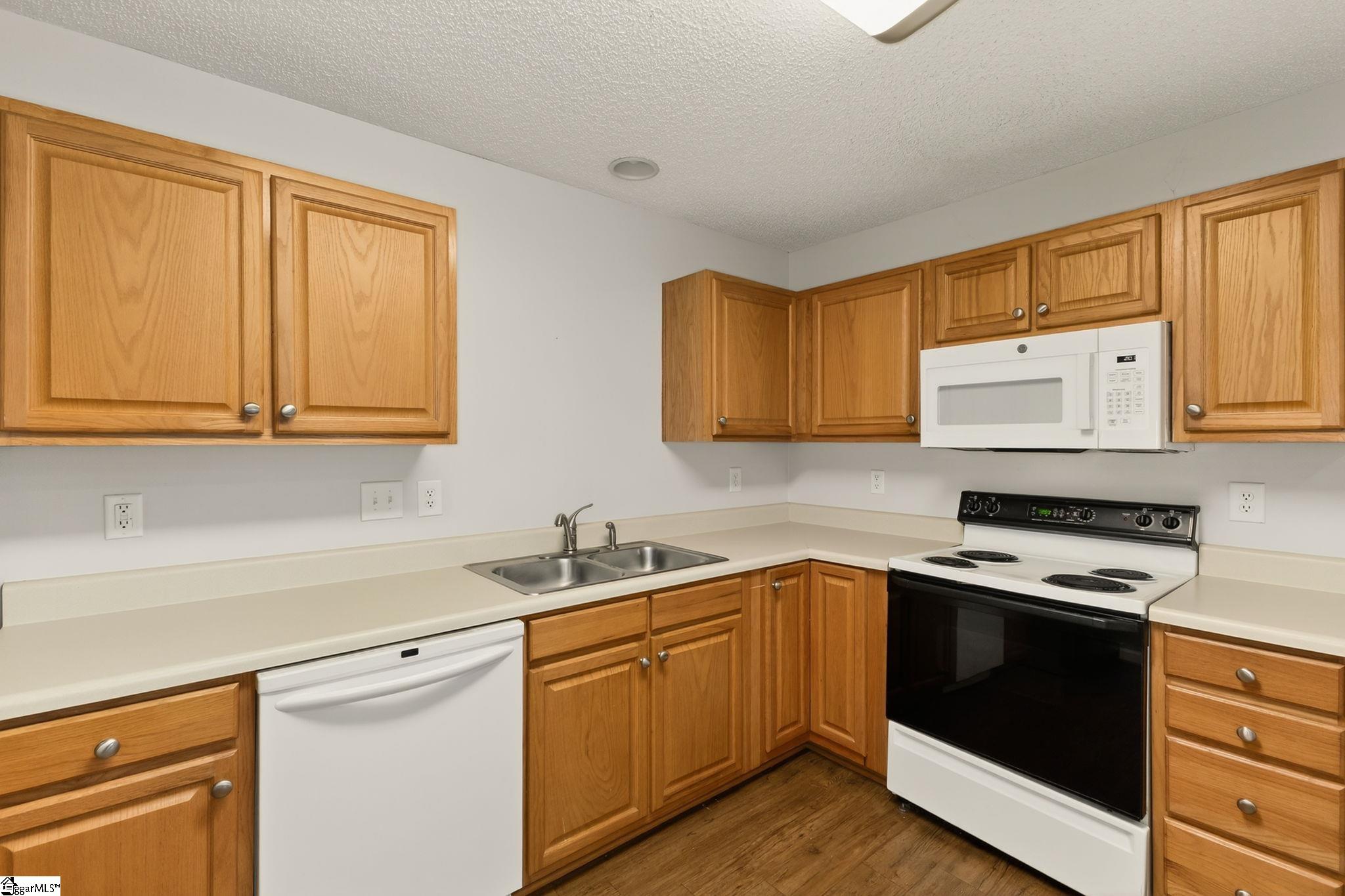 Greenville, South Carolina 29617, United States, 3 Bedrooms Bedrooms, ,2 BathroomsBathrooms,Residential,Contingent,194756