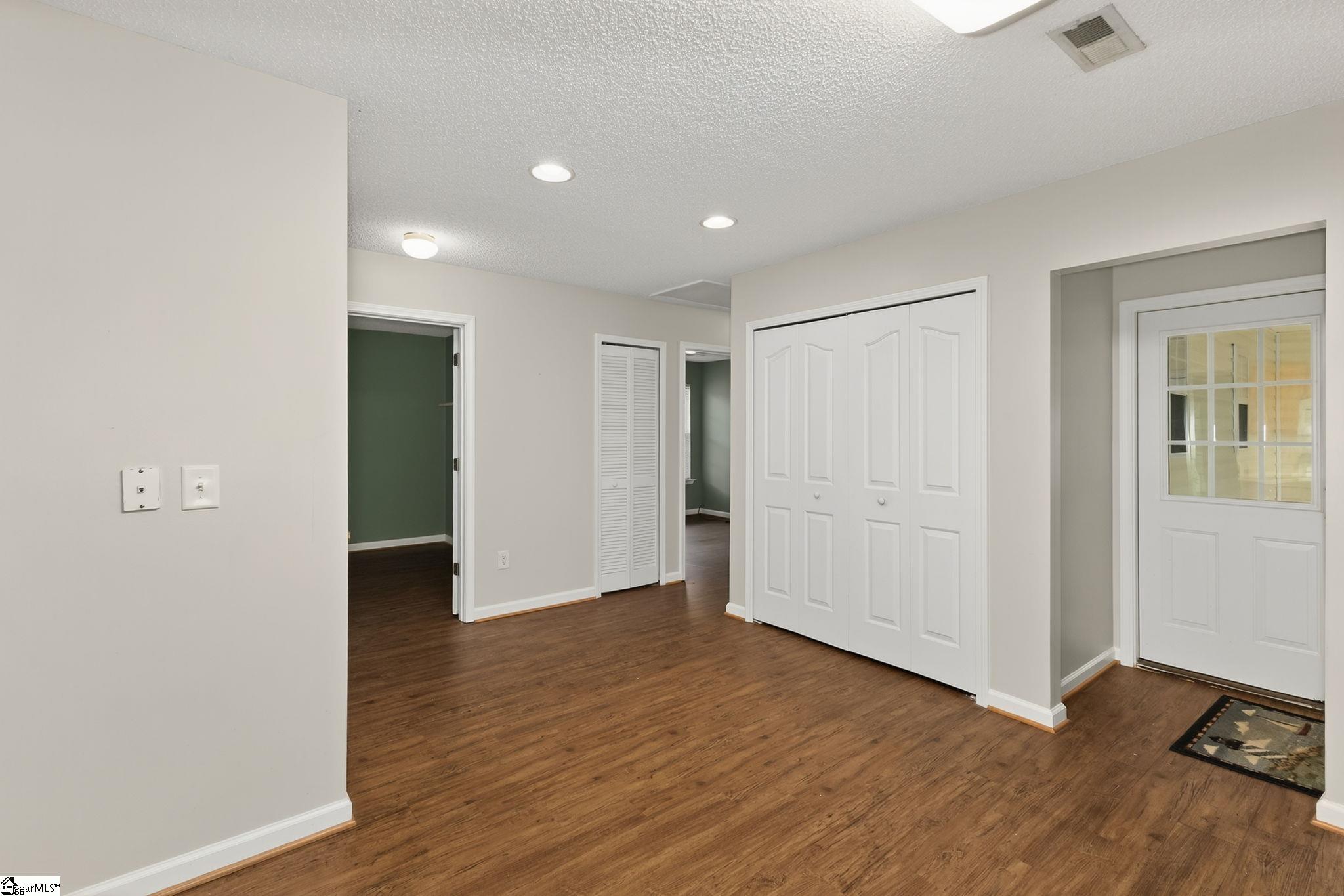 Greenville, South Carolina 29617, United States, 3 Bedrooms Bedrooms, ,2 BathroomsBathrooms,Residential,Contingent,194756