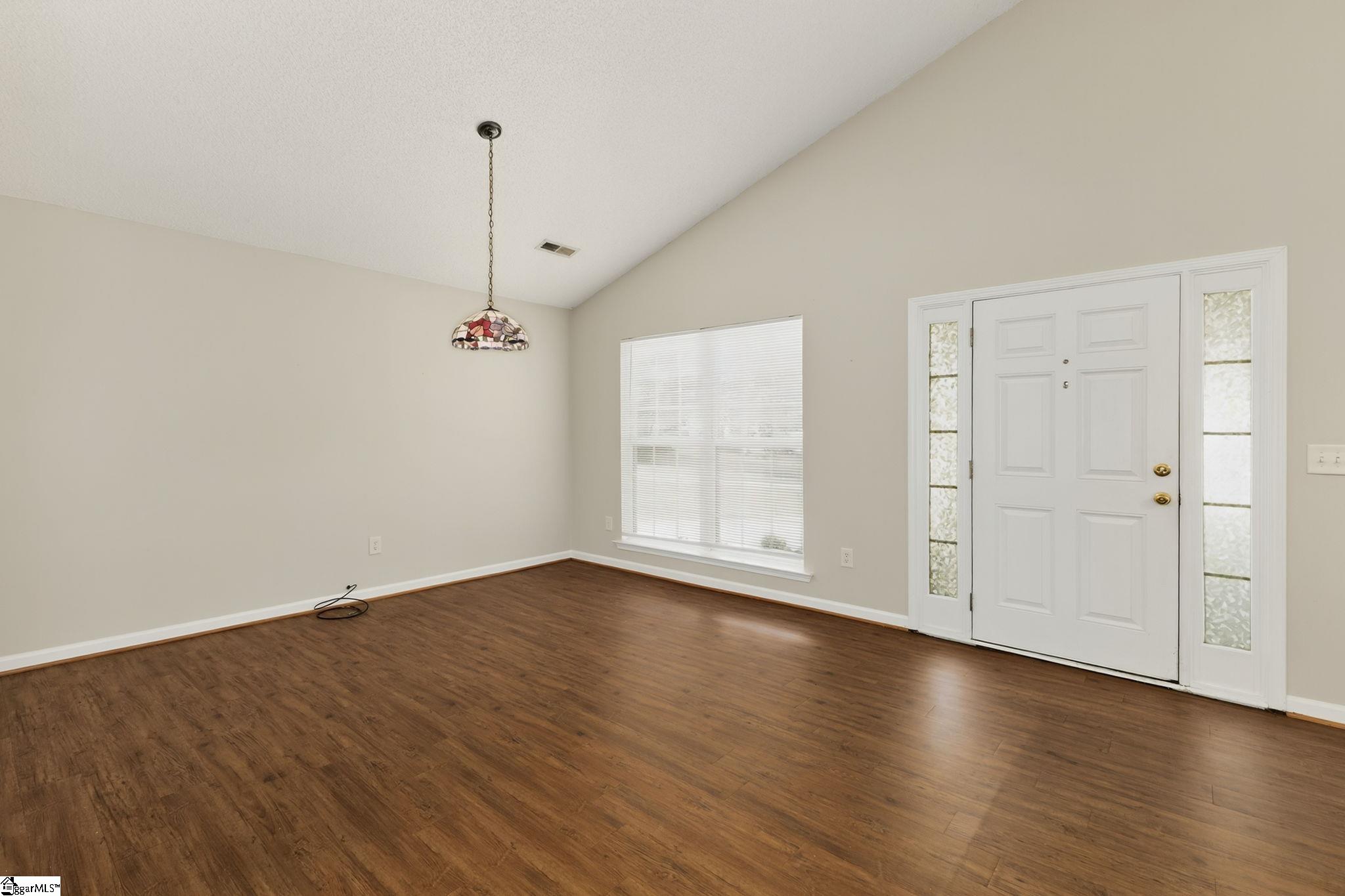 Greenville, South Carolina 29617, United States, 3 Bedrooms Bedrooms, ,2 BathroomsBathrooms,Residential,Contingent,194756