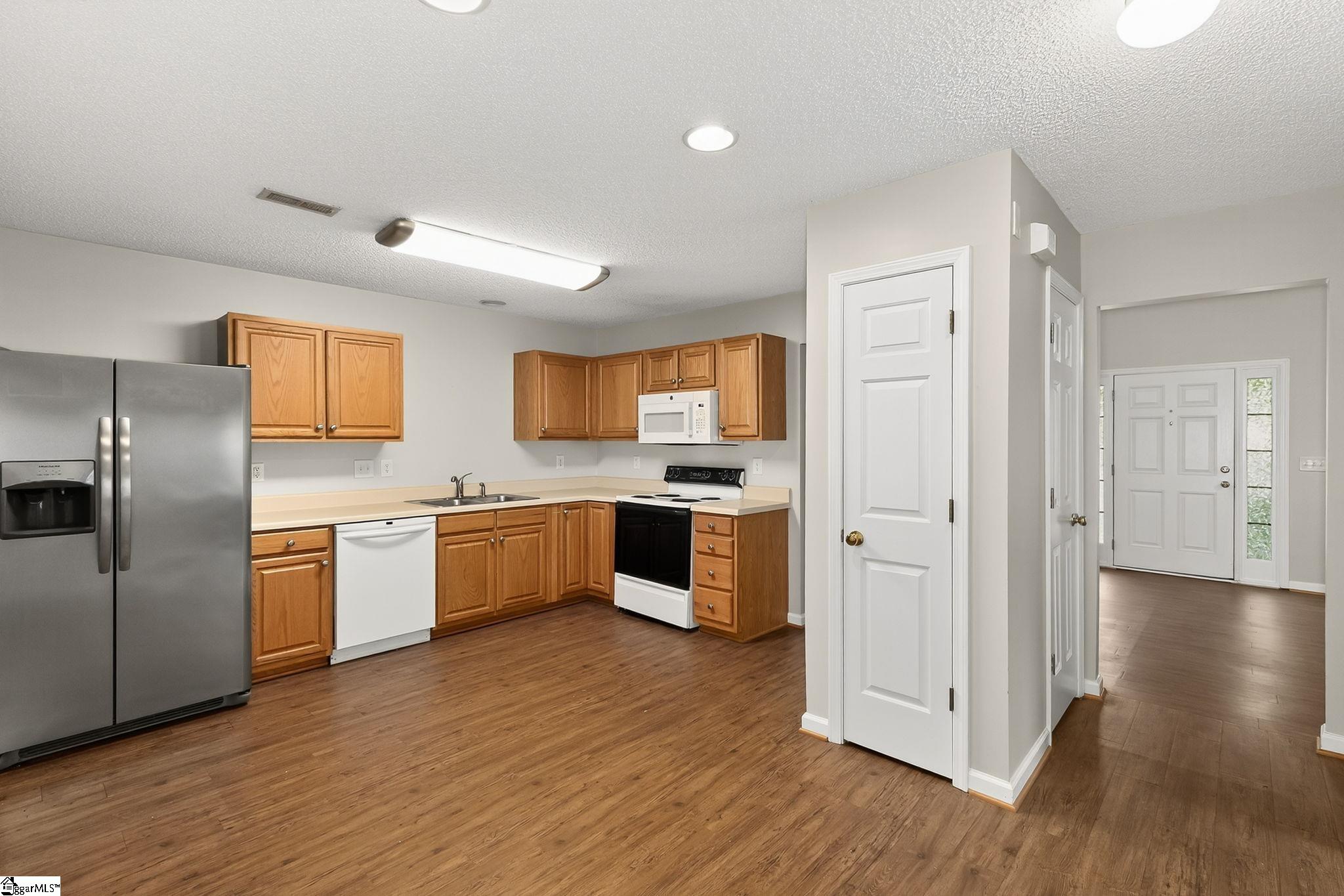 Greenville, South Carolina 29617, United States, 3 Bedrooms Bedrooms, ,2 BathroomsBathrooms,Residential,Contingent,194756