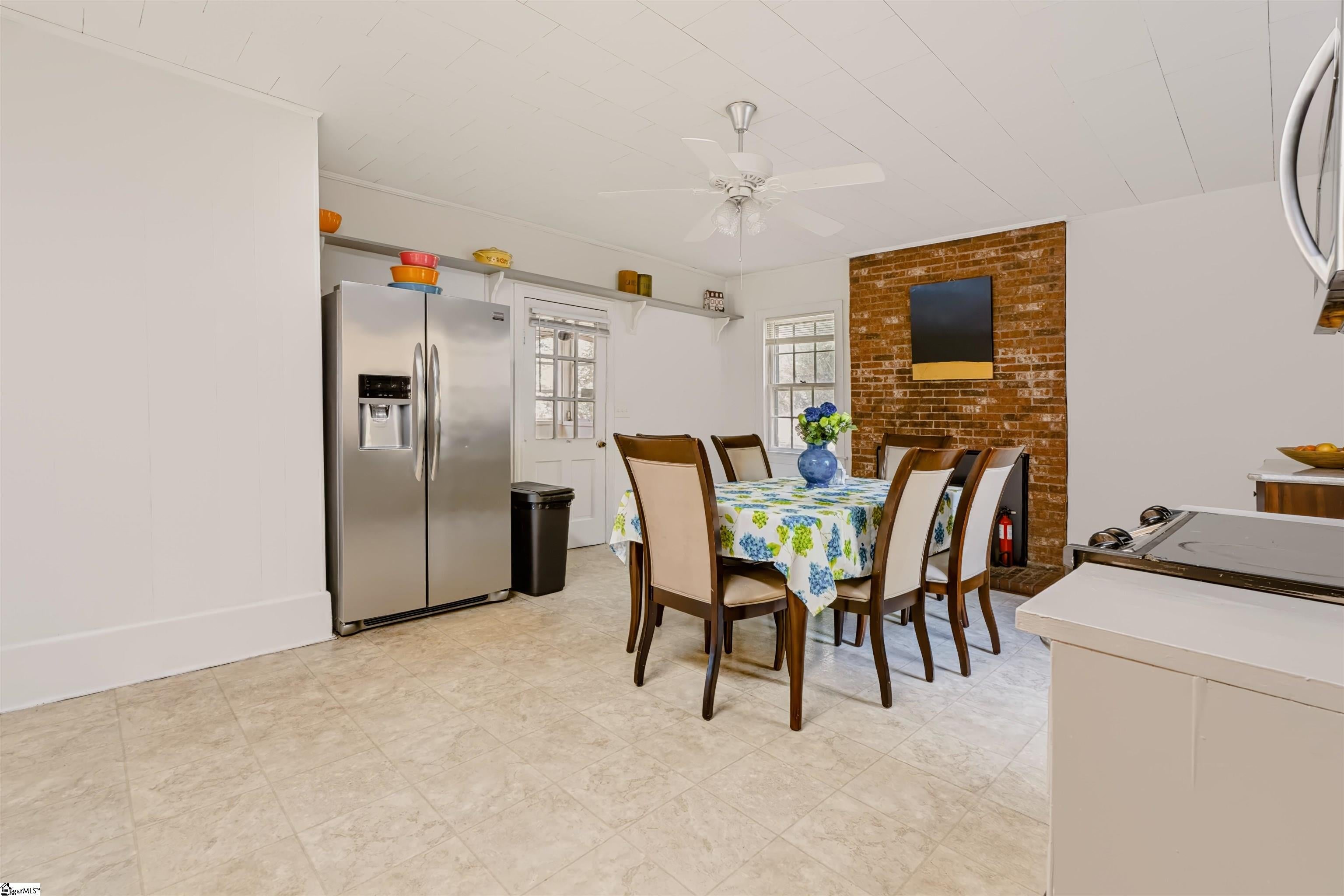 Real Estate Search 3 526 N River Road