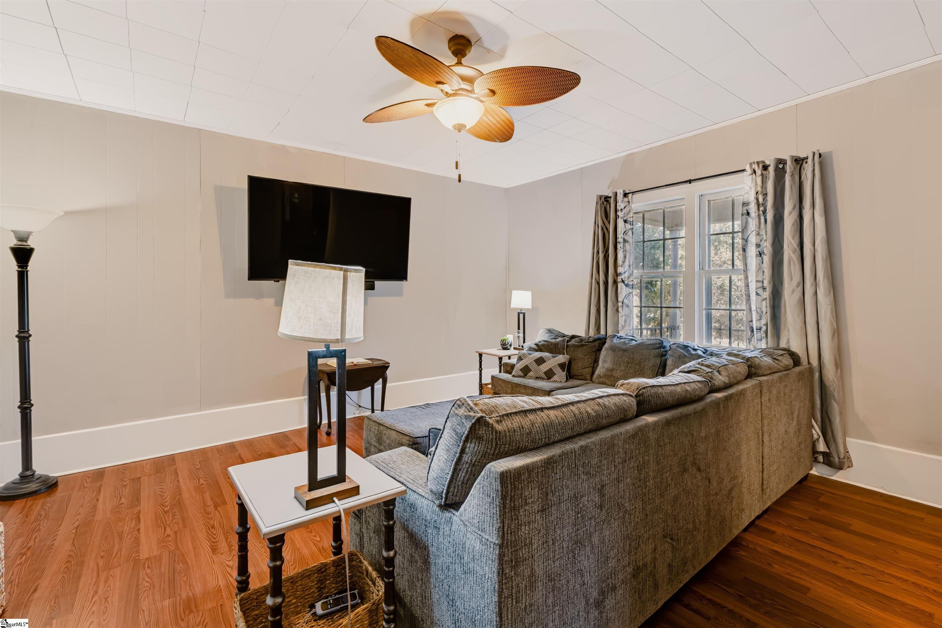 Real Estate Search 1 526 N River Road