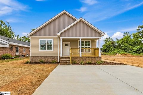 Photo of 215 W Durst Avenue, Greenwood, SC 29646 (MLS # 1590510)