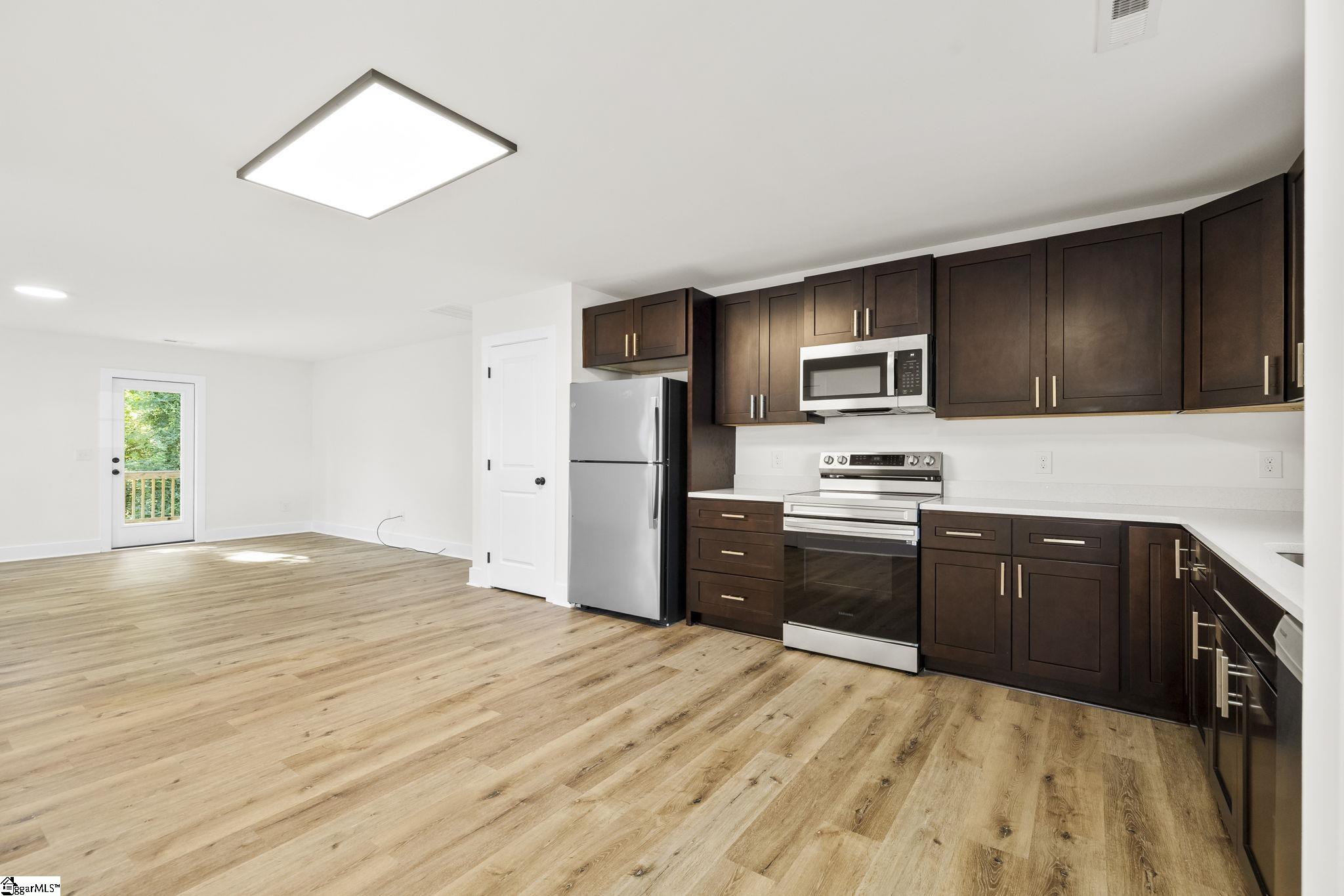 5a-5b Robin Hood Road