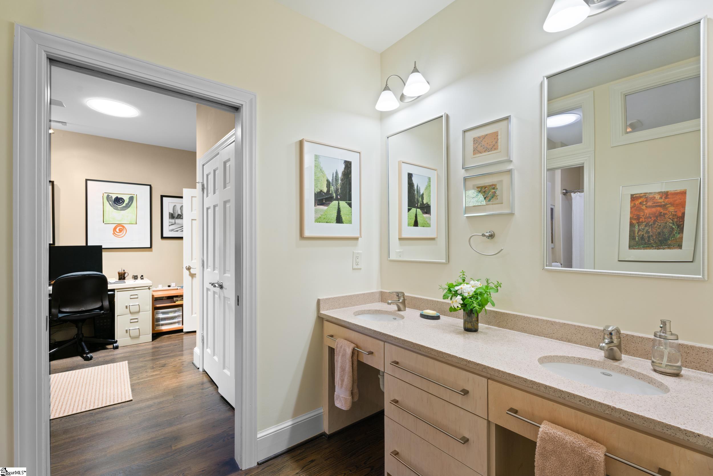 Greenville, South Carolina 29605, United States, 3 Bedrooms Bedrooms, ,3 BathroomsBathrooms,Residential,Contingent,139925