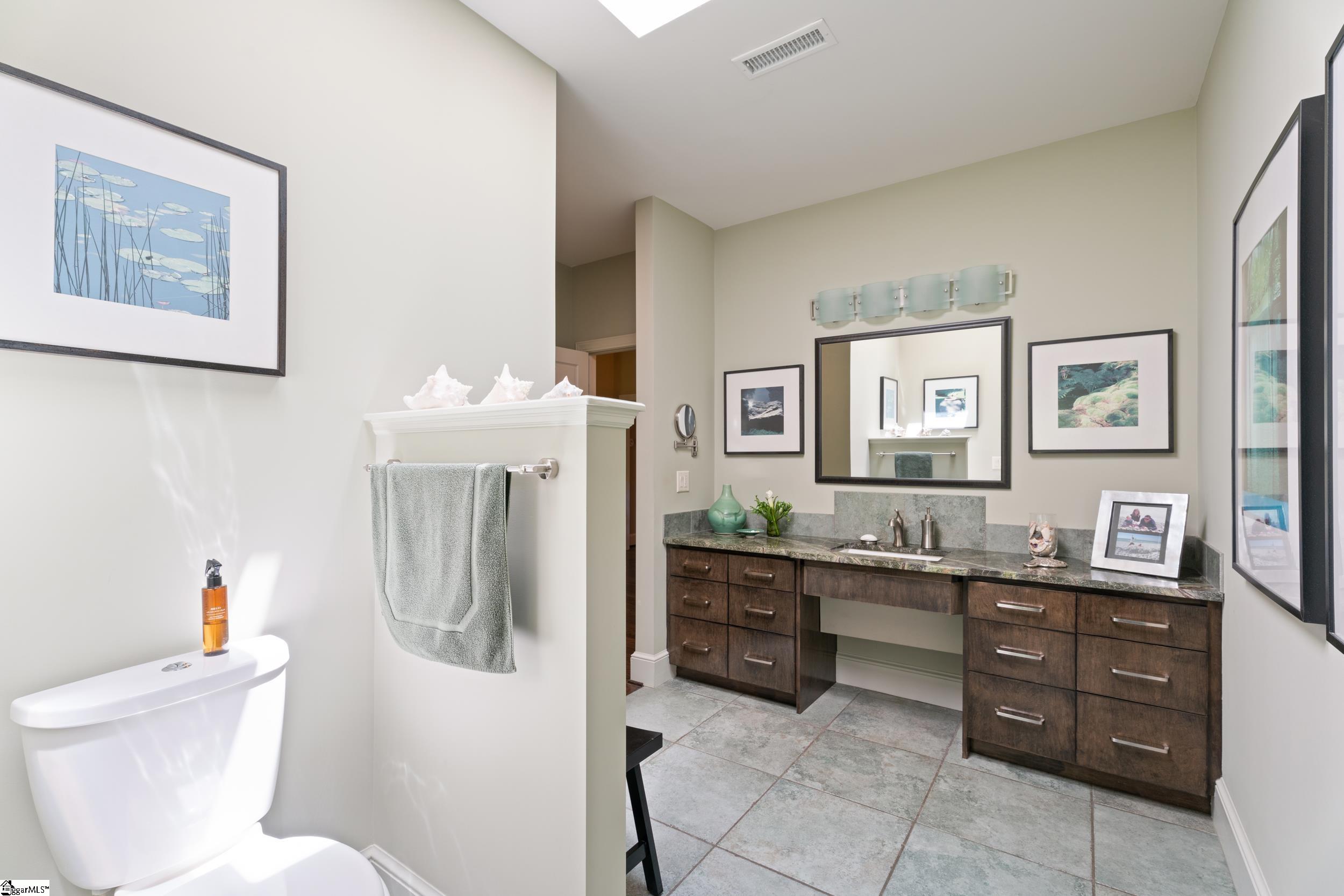 Greenville, South Carolina 29605, United States, 3 Bedrooms Bedrooms, ,3 BathroomsBathrooms,Residential,Contingent,139925