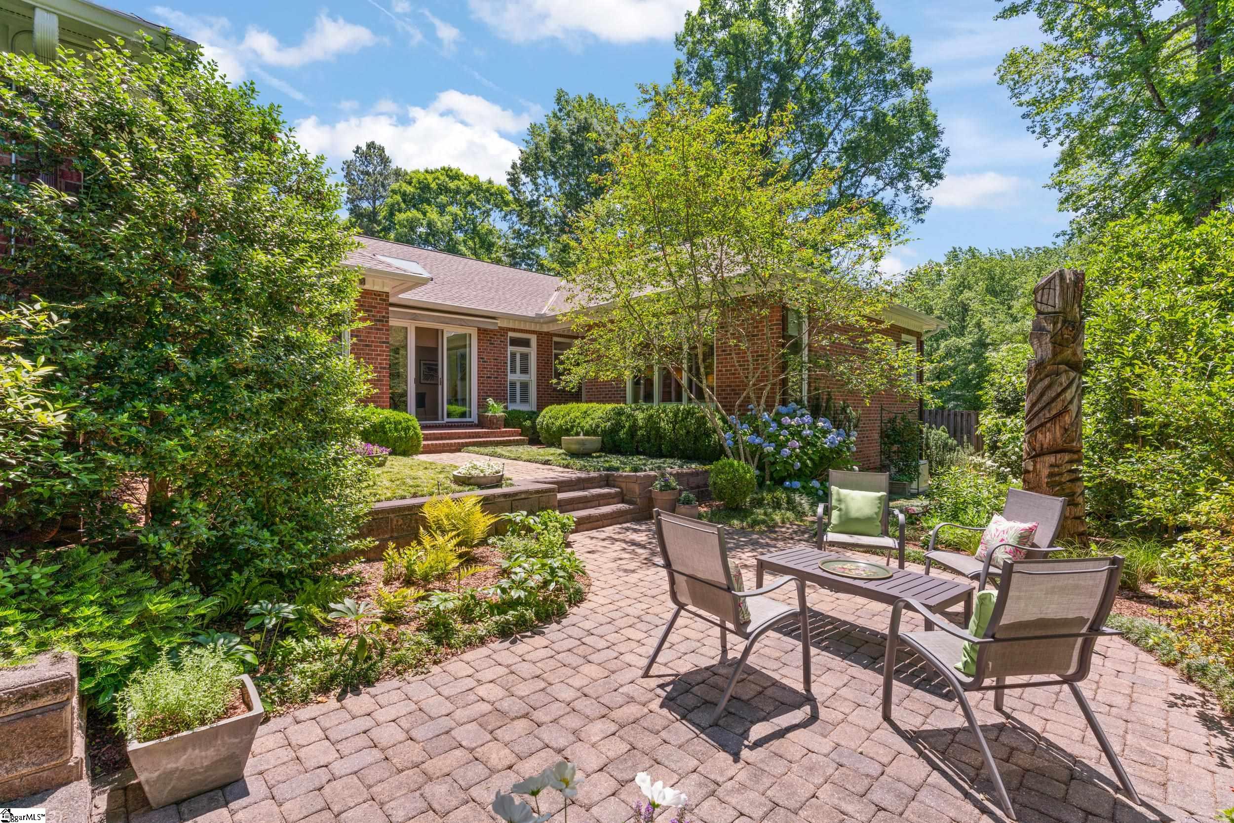 Greenville, South Carolina 29605, United States, 3 Bedrooms Bedrooms, ,3 BathroomsBathrooms,Residential,Contingent,139925