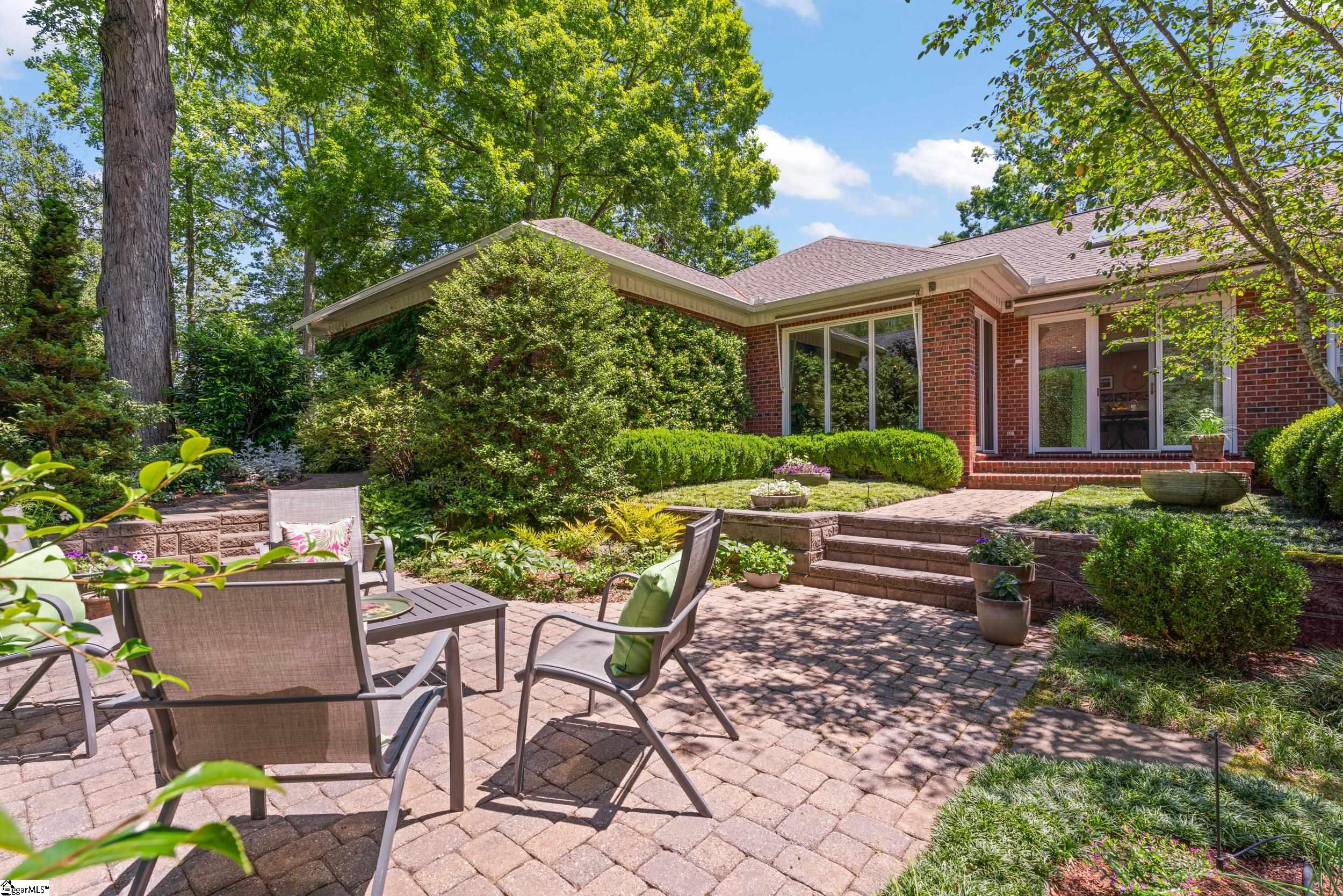 Greenville, South Carolina 29605, United States, 3 Bedrooms Bedrooms, ,3 BathroomsBathrooms,Residential,Contingent,139925