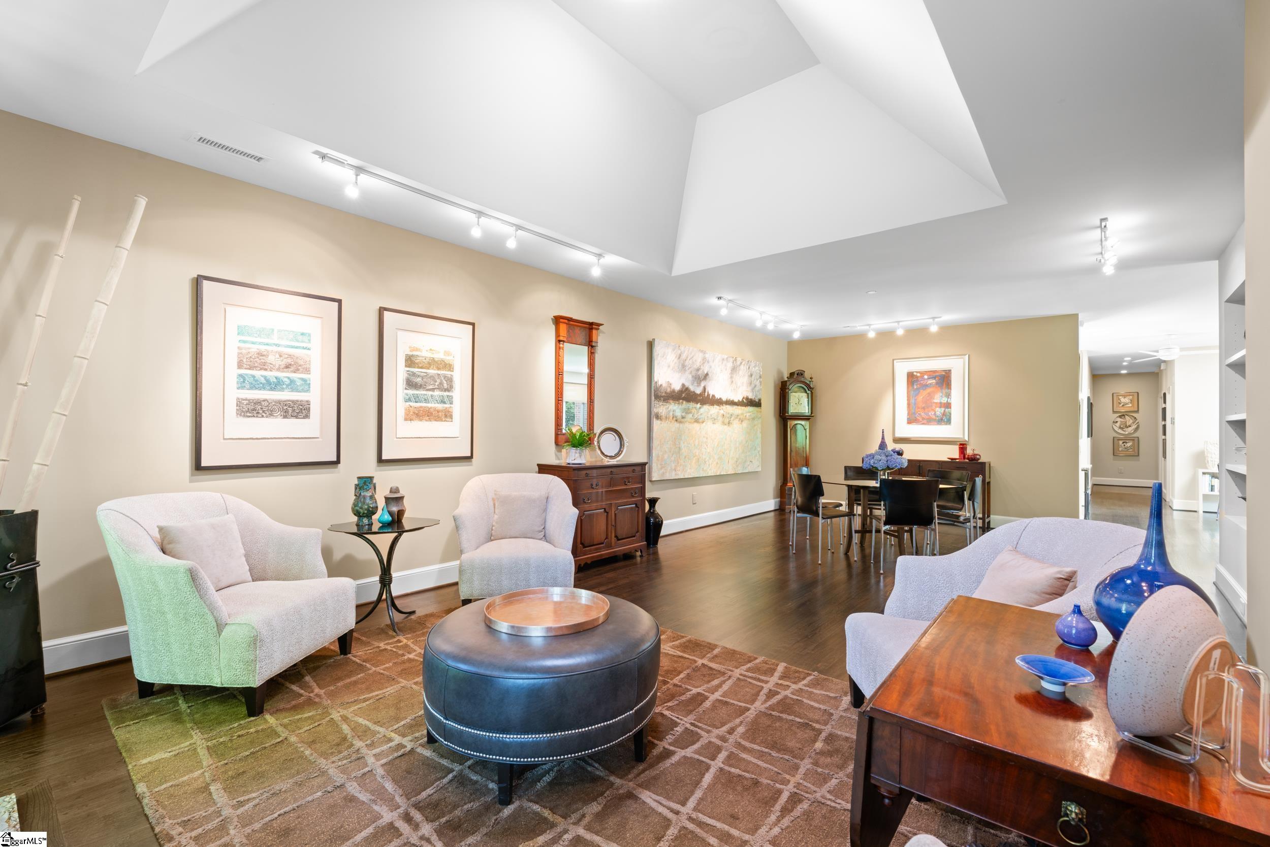 Greenville, South Carolina 29605, United States, 3 Bedrooms Bedrooms, ,3 BathroomsBathrooms,Residential,Contingent,139925