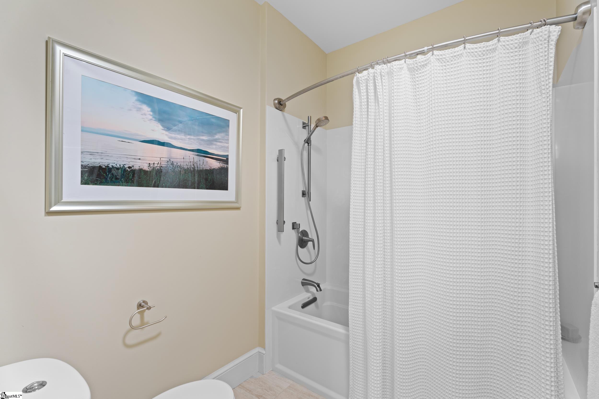 Greenville, South Carolina 29605, United States, 3 Bedrooms Bedrooms, ,3 BathroomsBathrooms,Residential,Contingent,139925