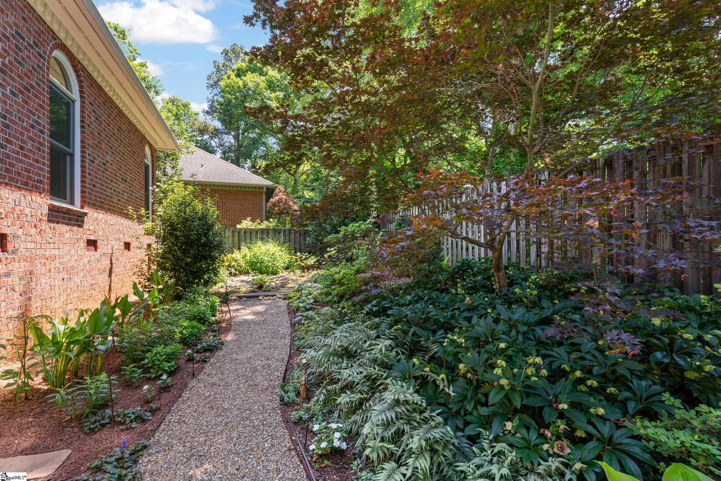 Greenville, South Carolina 29605, United States, 3 Bedrooms Bedrooms, ,3 BathroomsBathrooms,Residential,Contingent,139925