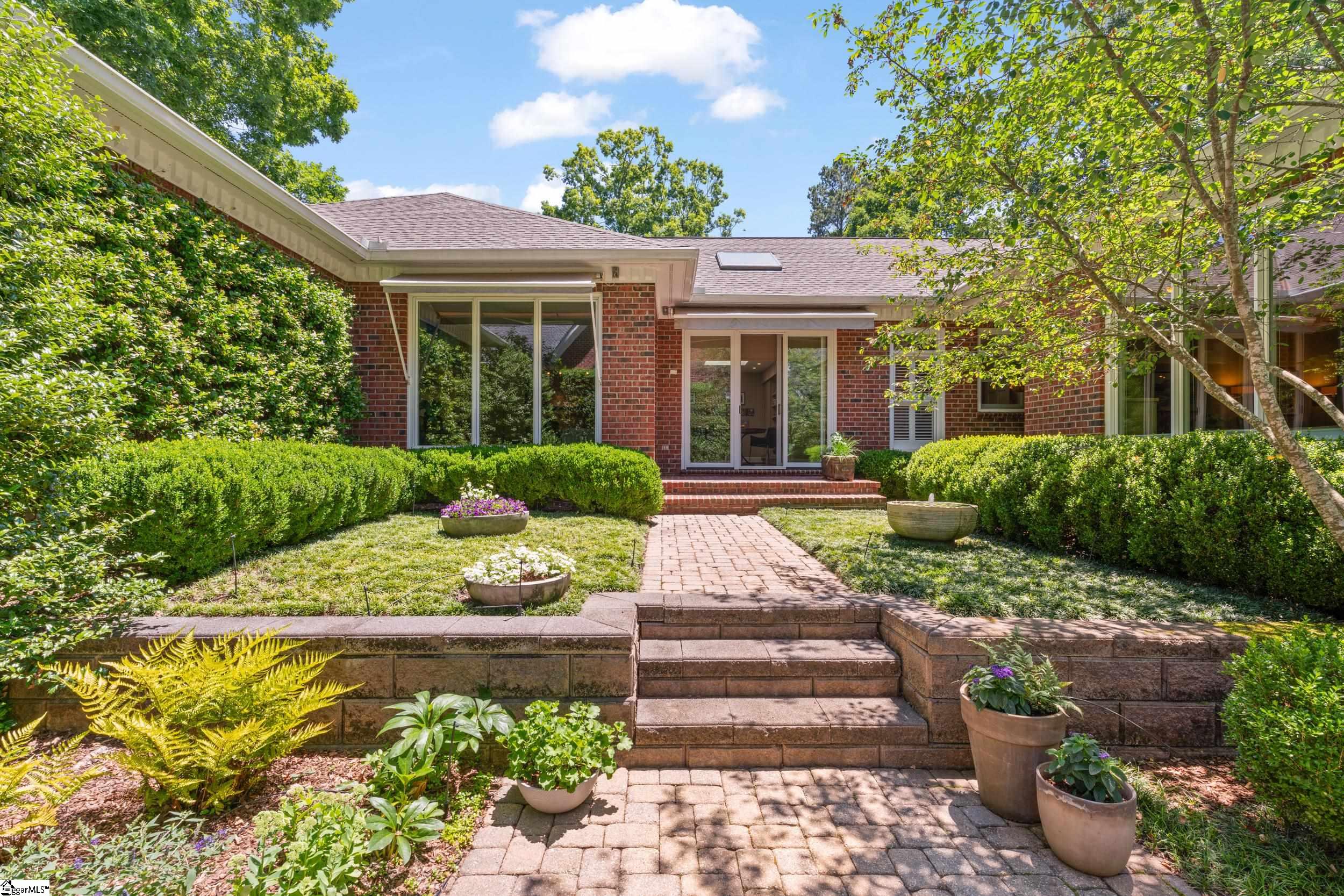 Greenville, South Carolina 29605, United States, 3 Bedrooms Bedrooms, ,3 BathroomsBathrooms,Residential,Contingent,139925