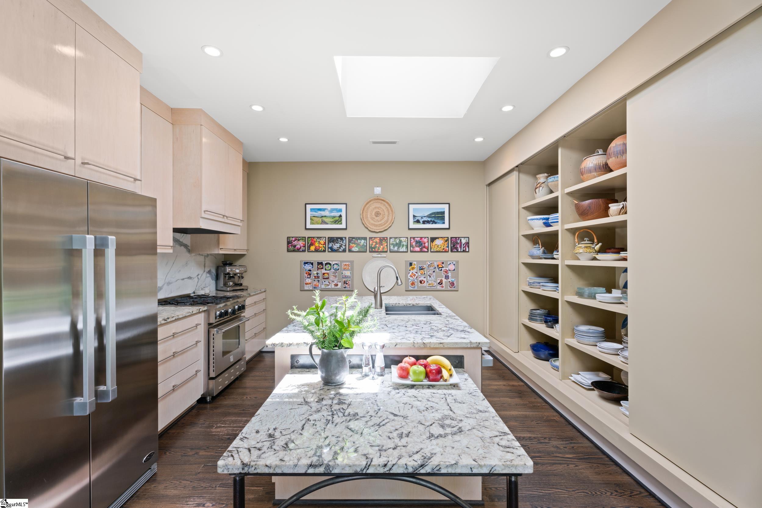 Greenville, South Carolina 29605, United States, 3 Bedrooms Bedrooms, ,3 BathroomsBathrooms,Residential,Contingent,139925