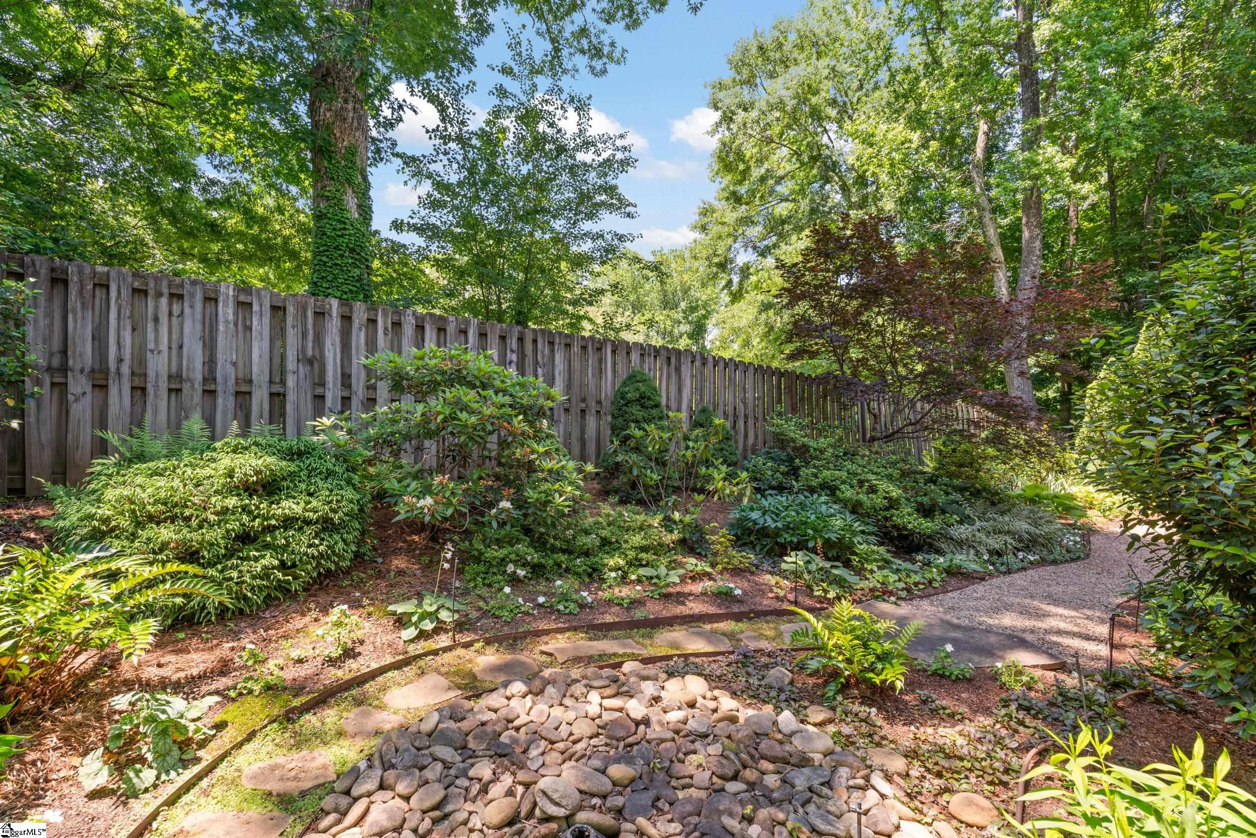 Greenville, South Carolina 29605, United States, 3 Bedrooms Bedrooms, ,3 BathroomsBathrooms,Residential,Contingent,139925