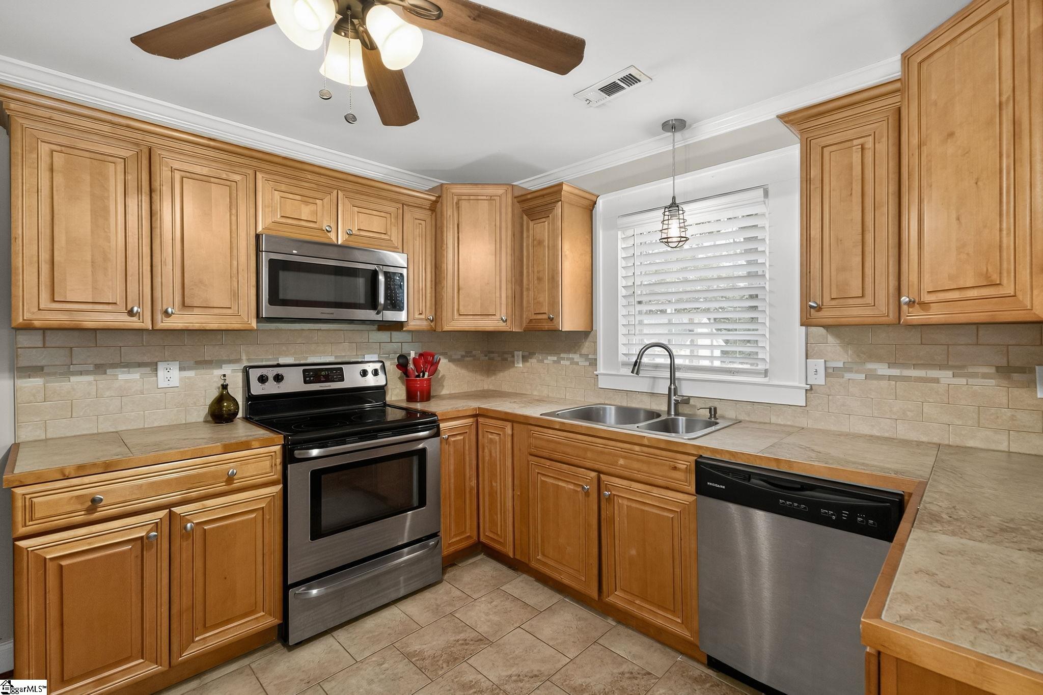 Greenville, South Carolina 29607, United States, 2 Bedrooms Bedrooms, ,2 BathroomsBathrooms,Residential,Active,223511