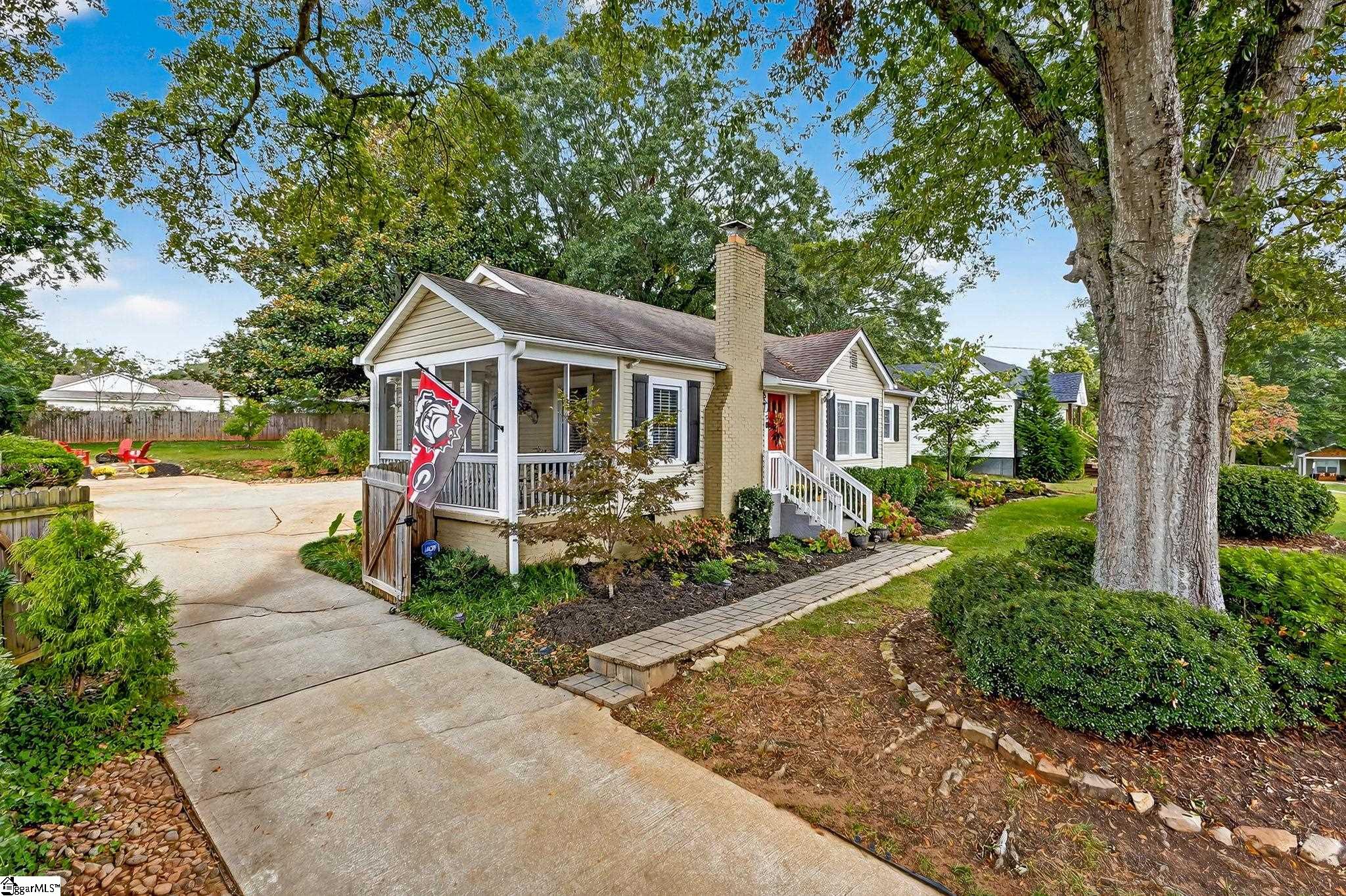 Greenville, South Carolina 29607, United States, 2 Bedrooms Bedrooms, ,2 BathroomsBathrooms,Residential,Active,223511