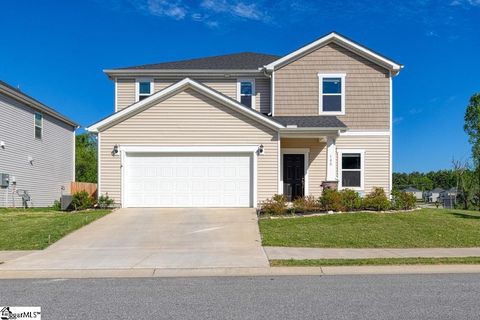 Photo of 100 Martel Drive, Spartanburg, SC 29306 (MLS # 1588878)