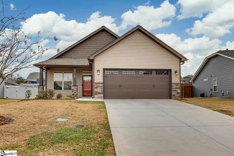 Photo of 18 Forest Ridge Way, Greenville, SC 29617 (MLS # 1575625)