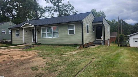 Photo of 105 Ponce De Leon Avenue, Spartanburg, SC 29302 (MLS # 1571329)