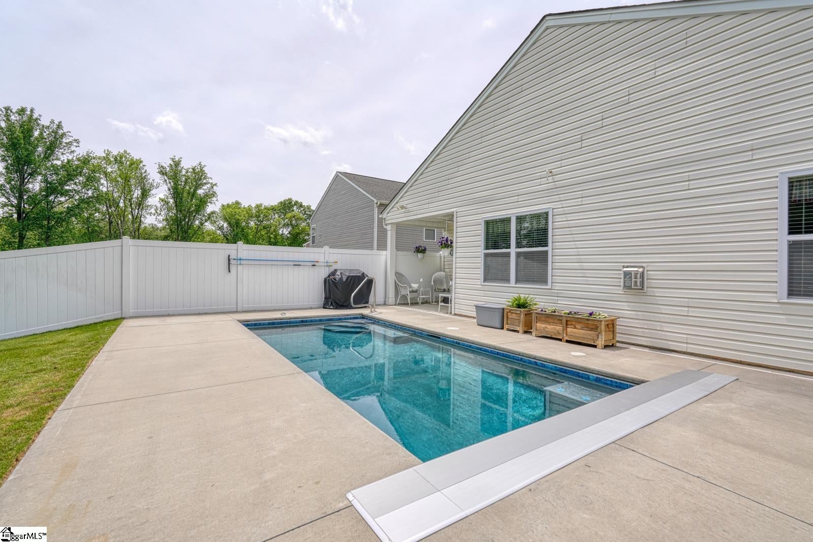 1239 Lynton Lane