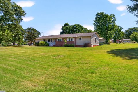 Photo of 111 Highland Acres Drive, Boiling Springs, SC 29316 (MLS # 1592160)