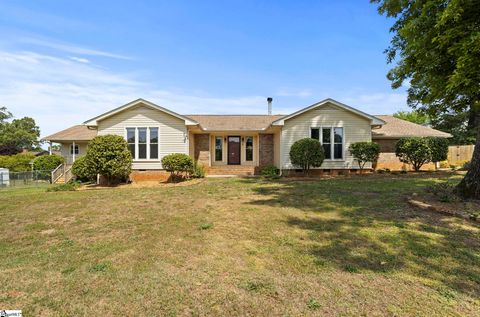 Photo of 1011 Sierra Drive, Easley, SC 29642 (MLS # 1590855)