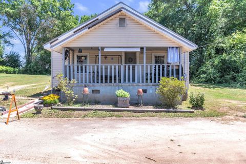 Photo of 18 Gossett Street, Laurens, SC 29360 (MLS # 1592331)