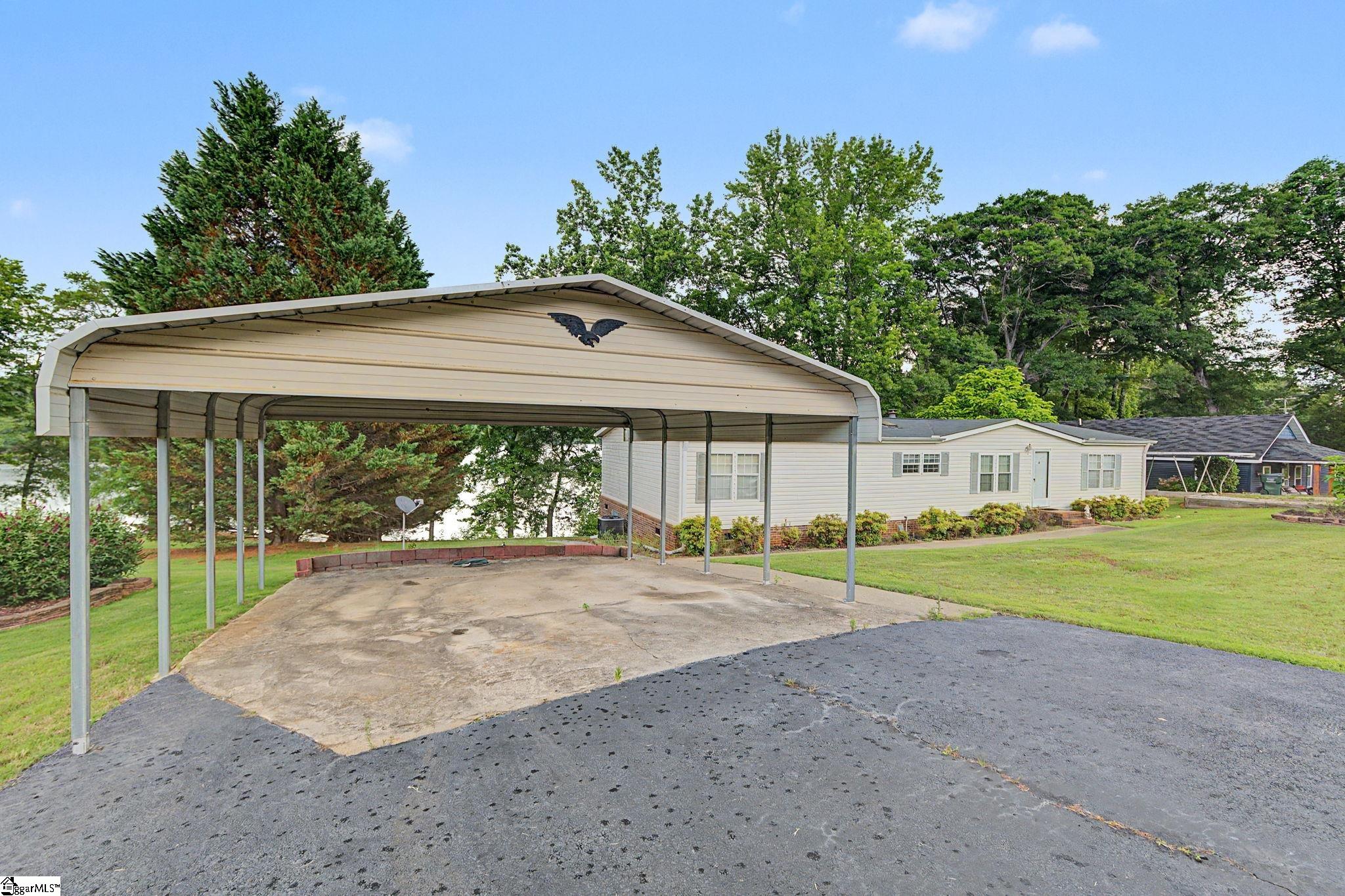 1754 Memorial Drive Extension