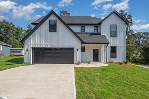 113 Charles Street Easley SC 29640