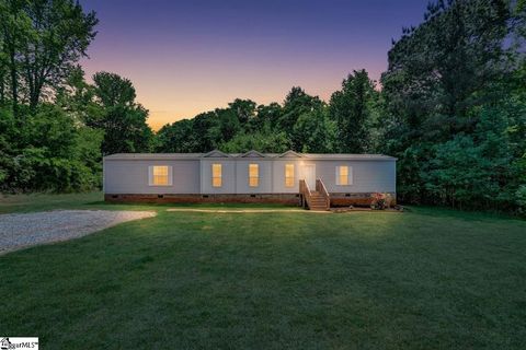 Photo of 121 Pendleton Woods Circle, Central, SC 29630 (MLS # 1589535)