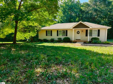 Photo of 325 Brewton Road, Spartanburg, SC 29301 (MLS # 1592579)