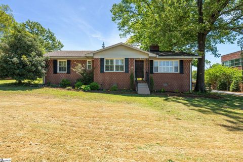 Photo of 117 Birchwood Drive, Greenville, SC 29605 (MLS # 1588494)