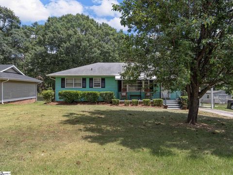 Photo of 347 Crestview Drive, Spartanburg, SC 29306 (MLS # 1578430)