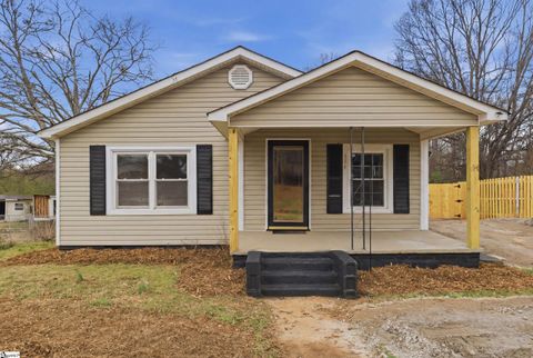 Photo of 114 N Moore Street, Duncan, SC 29334 (MLS # 1583786)