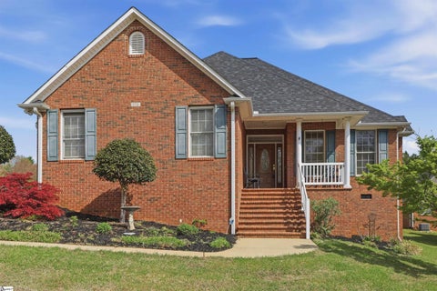 Photo of 172 Roberts Meadow Loop, Spartanburg, SC 29307 (MLS # 1600500)