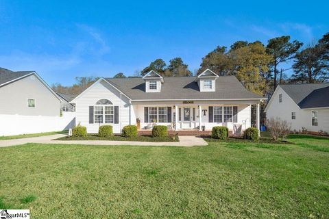 Photo of 121 Amberwood Drive, Anderson, SC 29621 (MLS # 1585314)