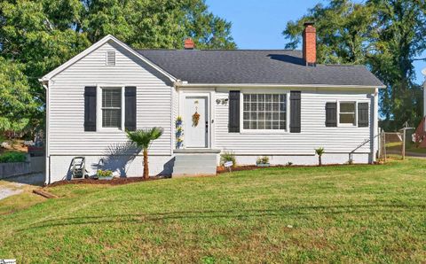 Photo of 130 Pleasant Ridge Avenue, Greenville, SC 29605 (MLS # 1584584)