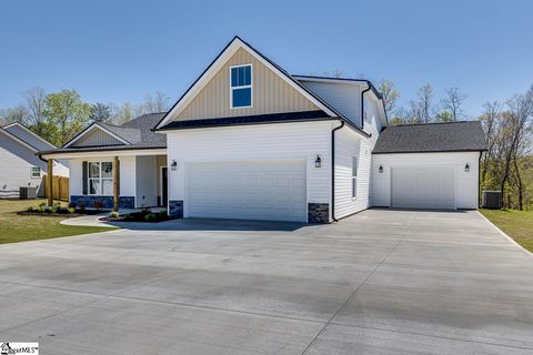 Photo of 209 Old Glory Court, Pickens, SC 29671 (MLS # 1592167)