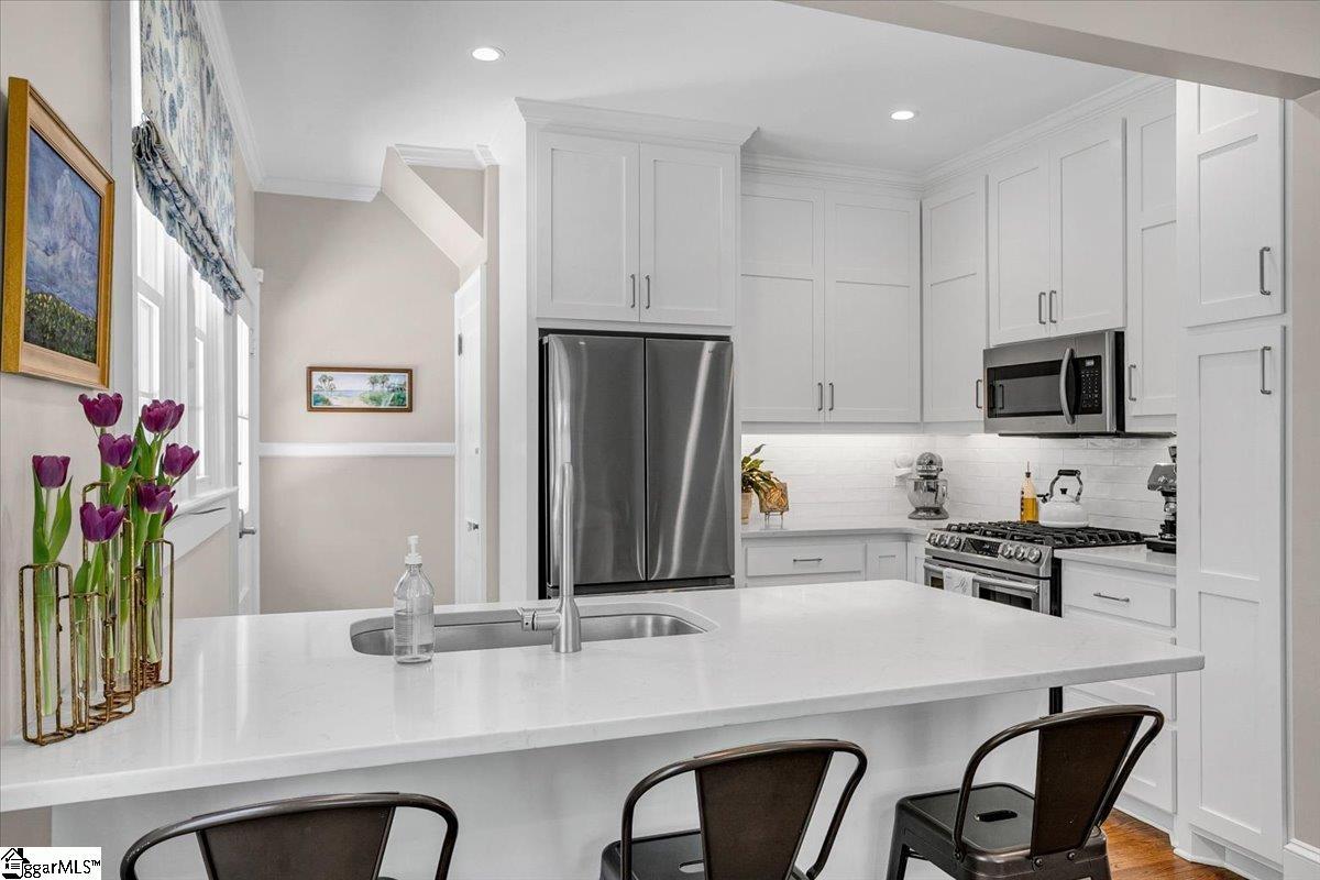 Greenville, South Carolina 29605, United States, 3 Bedrooms Bedrooms, ,2 BathroomsBathrooms,Residential,Contingent,116186