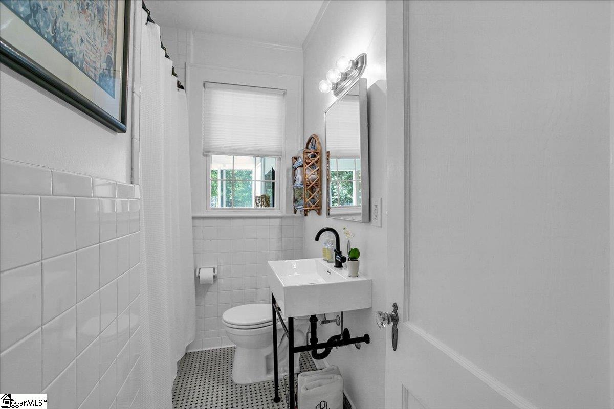 Greenville, South Carolina 29605, United States, 3 Bedrooms Bedrooms, ,2 BathroomsBathrooms,Residential,Contingent,116186