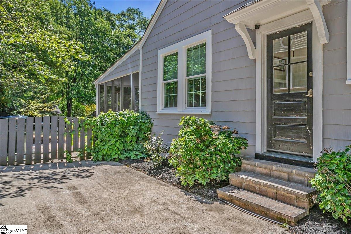 Greenville, South Carolina 29605, United States, 3 Bedrooms Bedrooms, ,2 BathroomsBathrooms,Residential,Contingent,116186