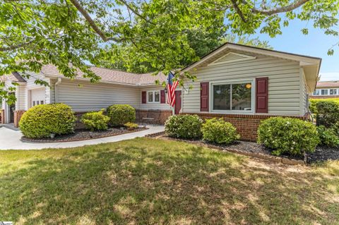 Photo of 215 Lakeside Circle, Greenville, SC 29615 (MLS # 1590698)