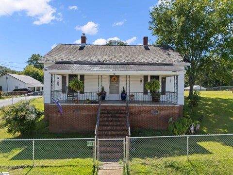 Photo of 31 & 33 N Greenwood Avenue, Ware Shoals, SC 29692 (MLS # 1603527)