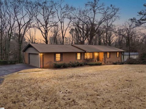 Photo of 1064 Riverview Drive, Spartanburg, SC 29307 (MLS # 1584061)