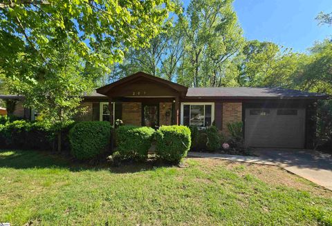 Photo of 209 Bluff Drive, Greenville, SC 29605 (MLS # 1587835)
