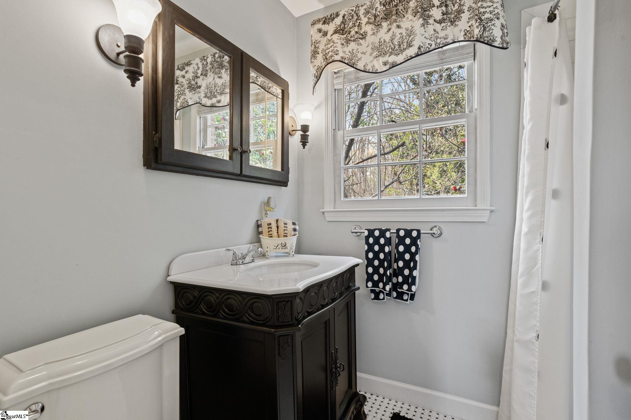 Travelers Rest, South Carolina 29690, United States, 5 Bedrooms Bedrooms, ,4 BathroomsBathrooms,Residential,Active,97885