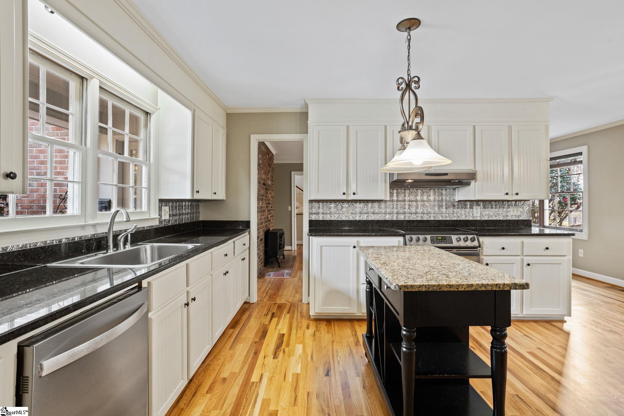 Travelers Rest, South Carolina 29690, United States, 5 Bedrooms Bedrooms, ,4 BathroomsBathrooms,Residential,Active,97885