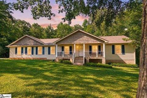 Photo of 1040 Bennetts Bridge Road, Greer, SC 29651 (MLS # 1592414)