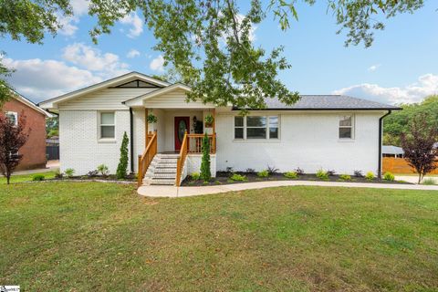 Photo of 204 Greenacre Road, Greenville, SC 29607 (MLS # 1572028)